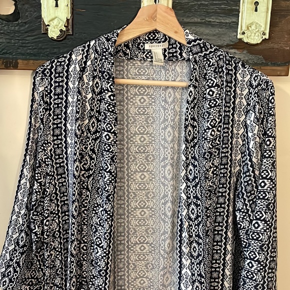 2/$25 Forever 21 Black and White Print Kimono Style Blazer Size Large - Picture 4 of 14
